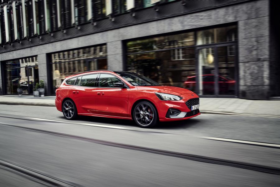  Ford Focus ST Estate 2019 года  (WW) (фото 20 из 40)